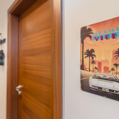 Miami Vice Apartment With Balcony Budapeste Exterior foto