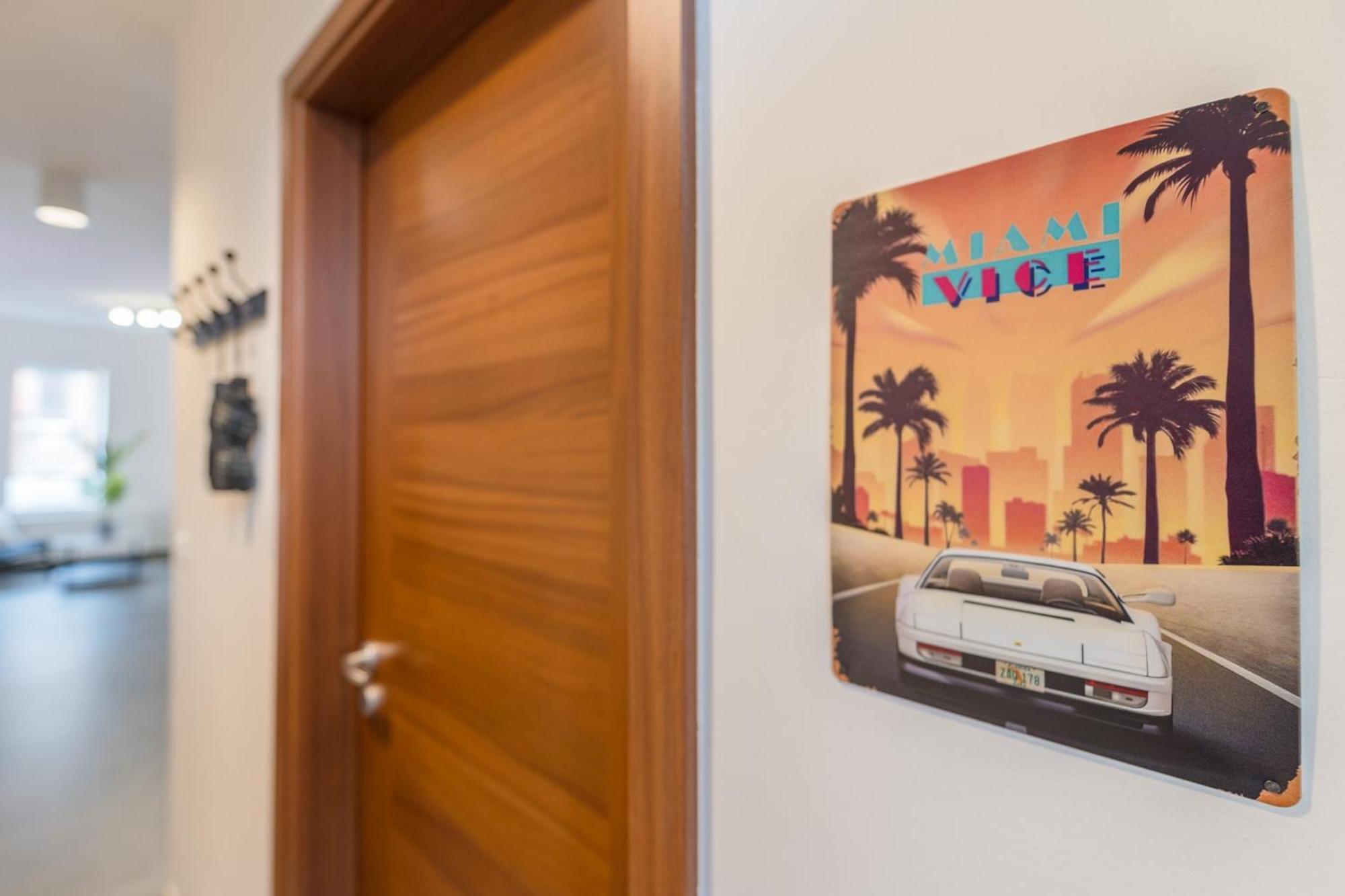 Miami Vice Apartment With Balcony Budapeste Exterior foto