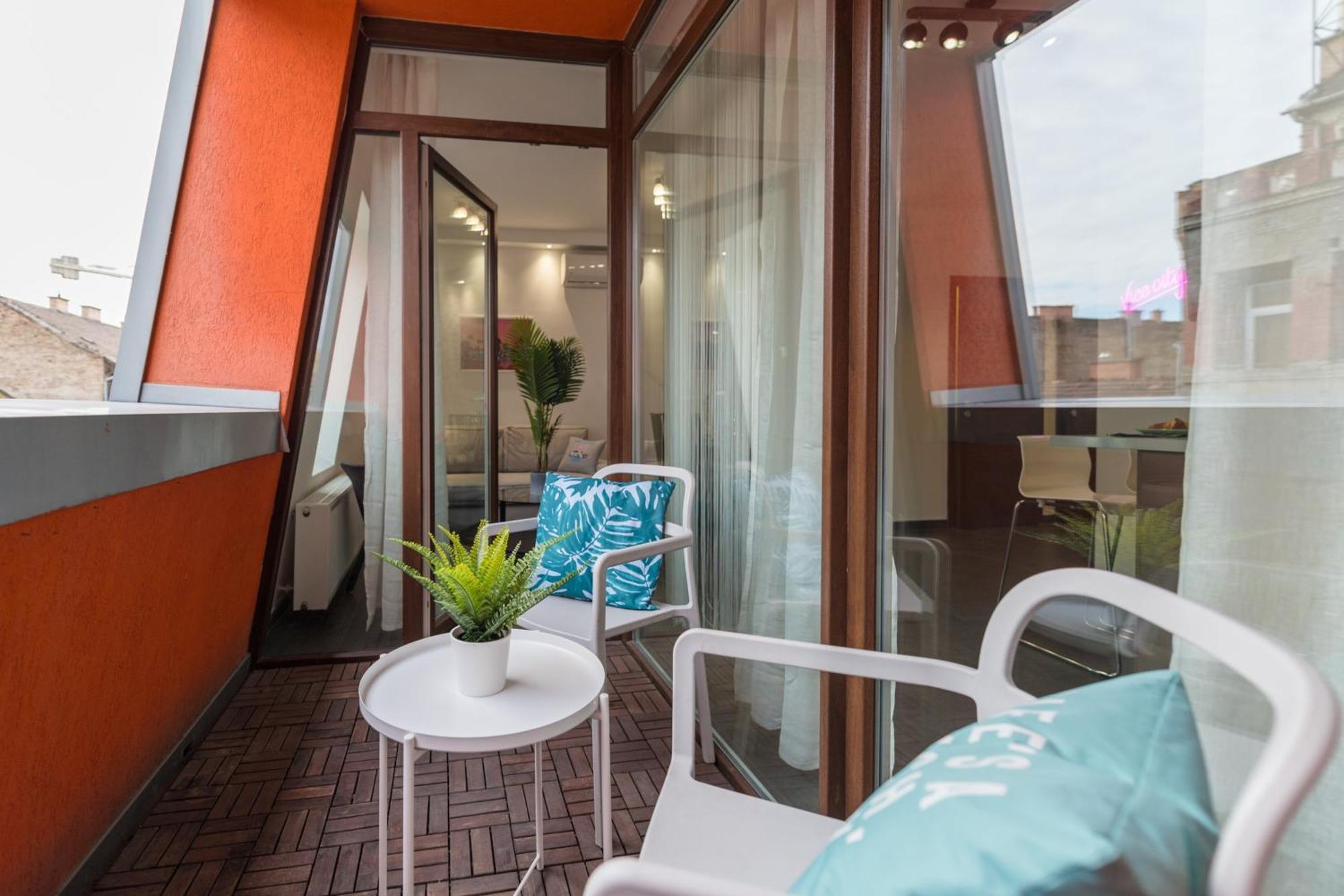 Miami Vice Apartment With Balcony Budapeste Exterior foto